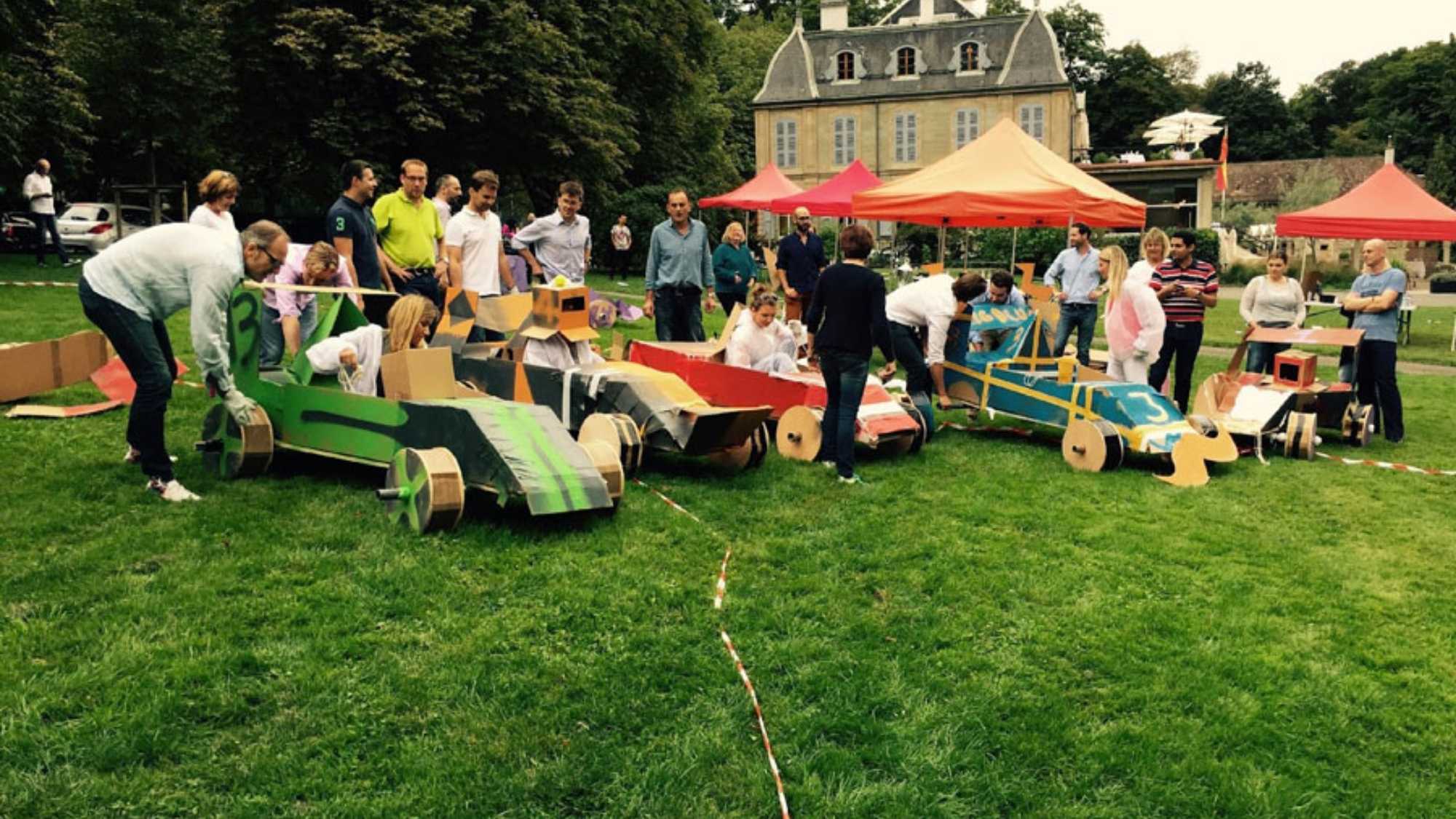 Animation RSE à Nantes - Course en carton en plein air avec équipes d'entreprise